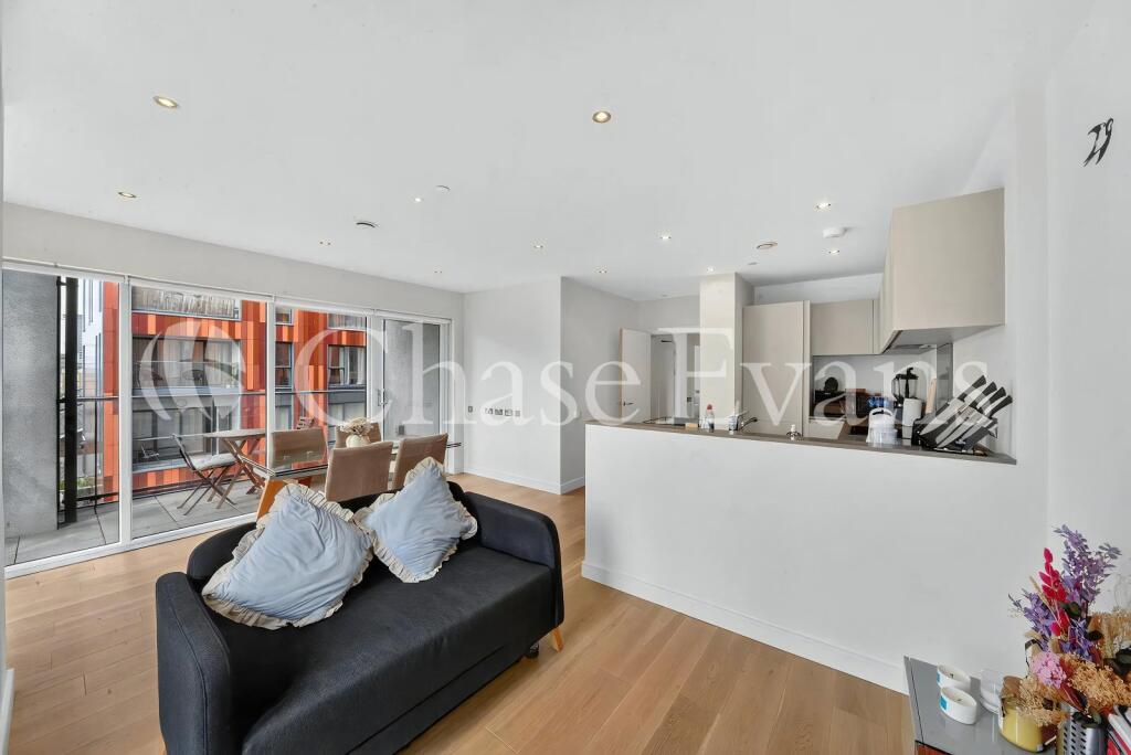 Main image of property: Lotus House, New Union Wharf, Ovex Close, Canary Wharf, London, E14
