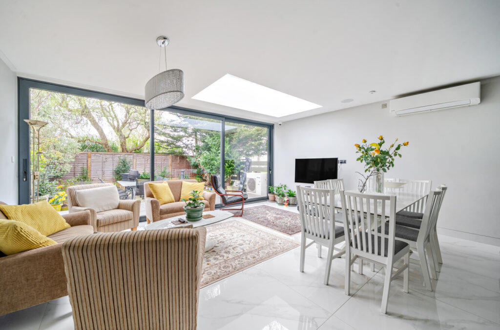 House in London - View 3