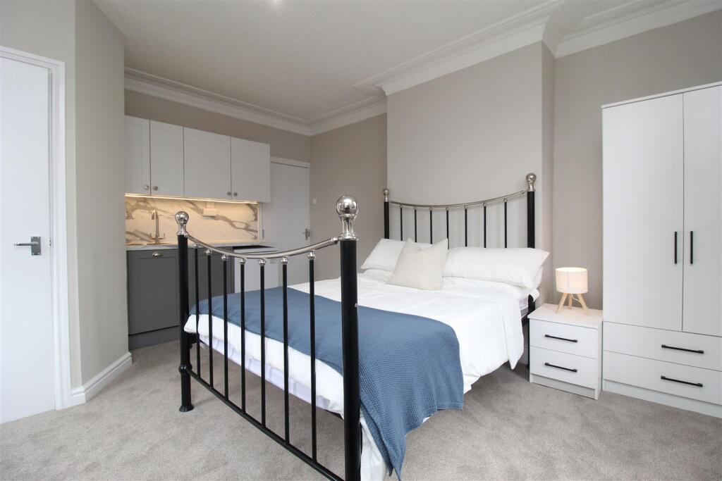 House in Leeds - View 2