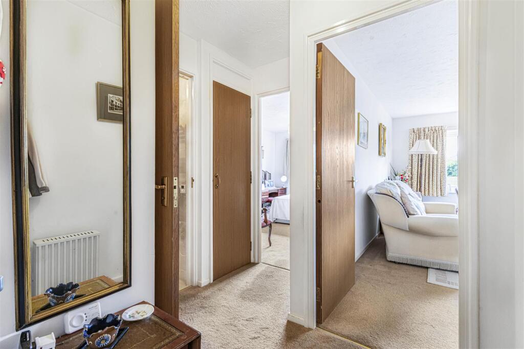 Apartment in Tonbridge - View 3