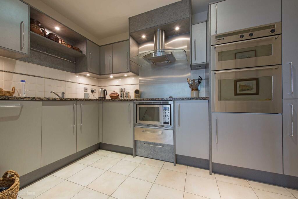 Apartment in London - More