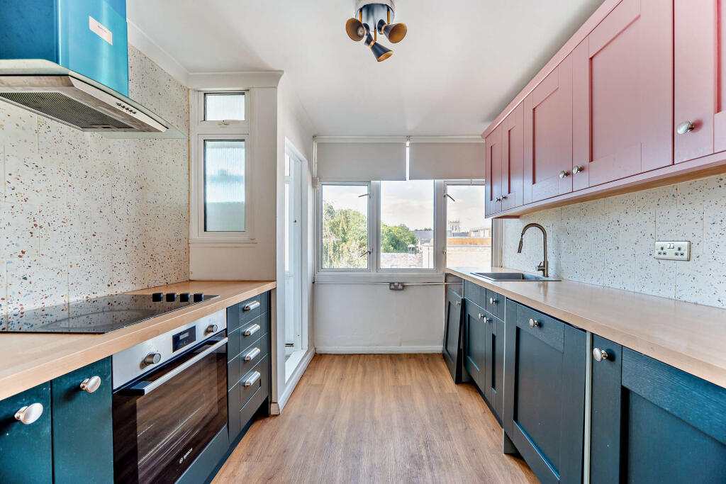 Apartment in Slough - View 4