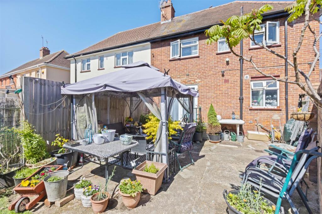House in Twickenham - More