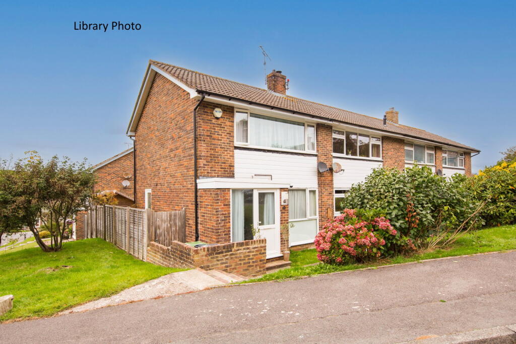 2-bed terraced on Western Gardens, Crowborough, £285,000