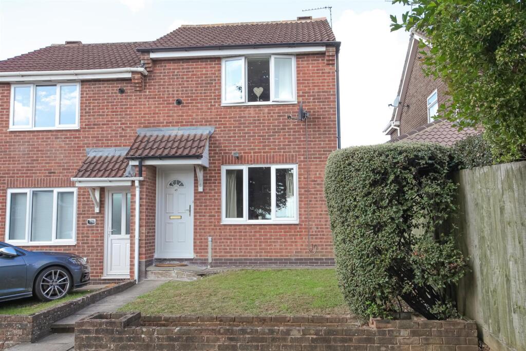 2-bed semi-detached on Hillside Close, Banbury, £250,000