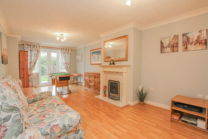 Barley Crescent, Carterton, Oxfordshire, OX18 photo 3