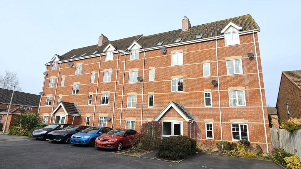 Main image of property: Windsor Court, Newbury, RG14 5XG