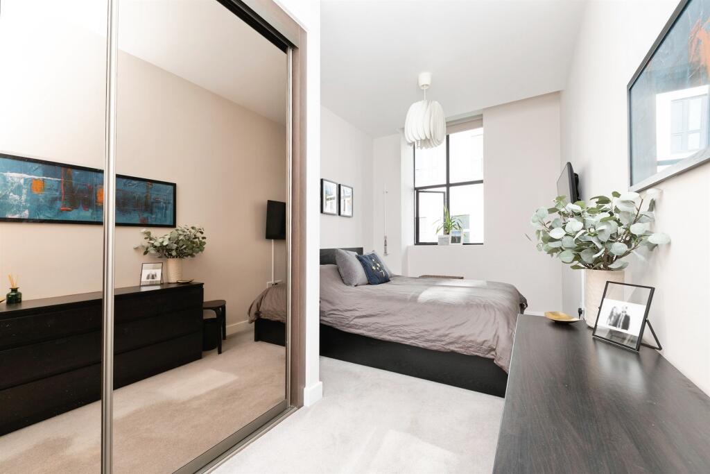 Apartment in Welwyn Hatfield, Hertfordshire - View 3