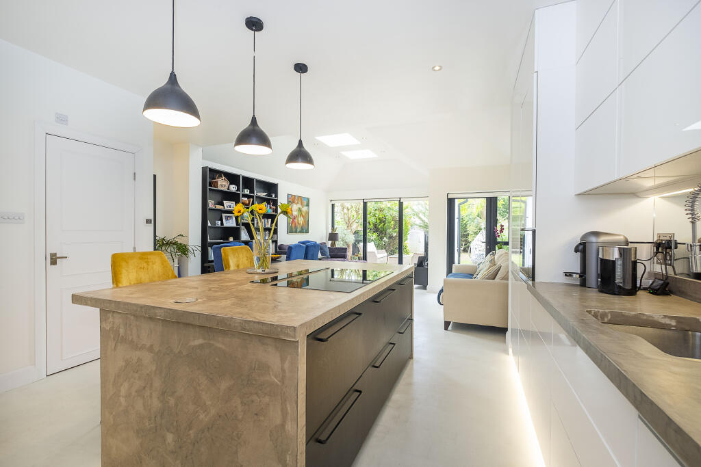 Neville Road, Kingston Upon Thames, KT1 photo 3
