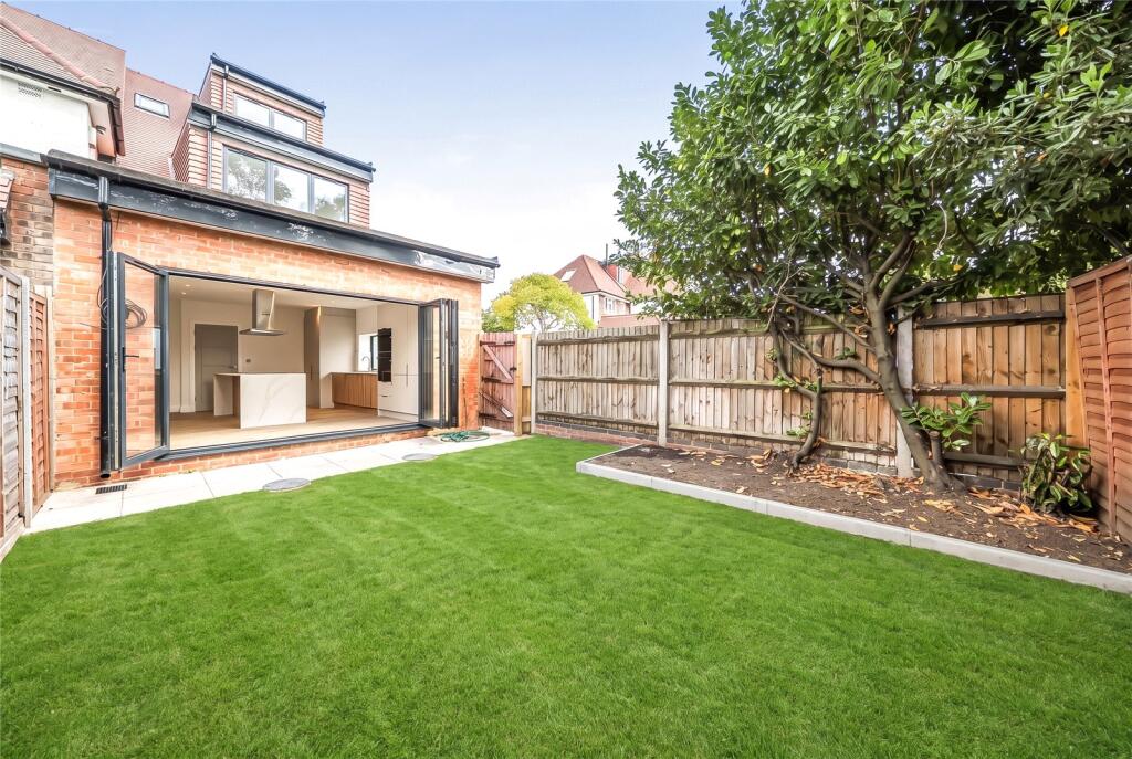 House in London - View 5