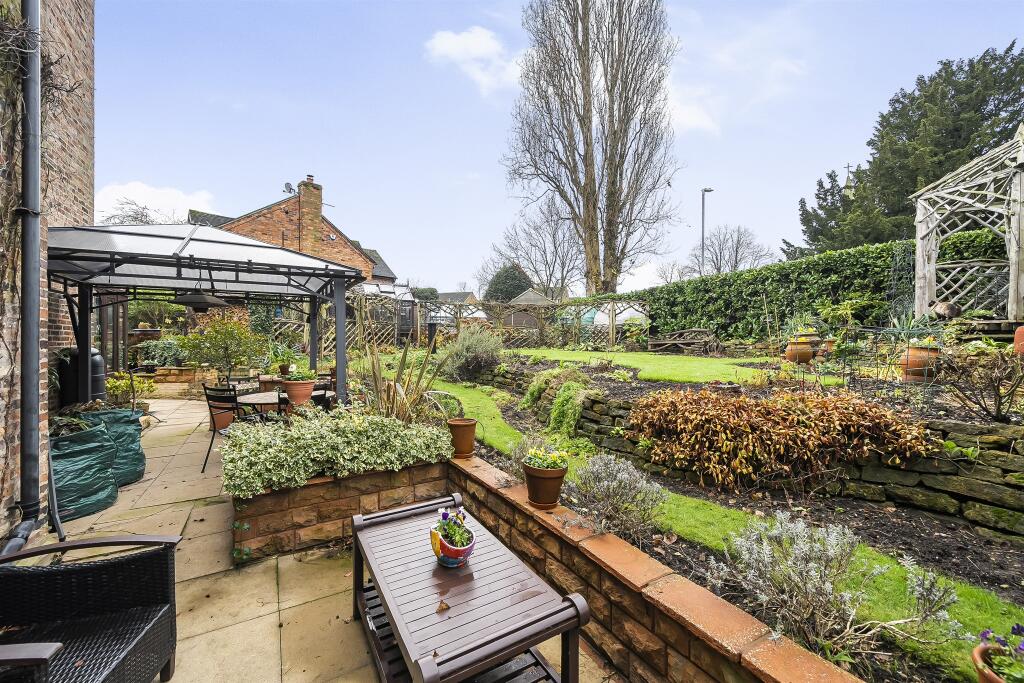 Additional image 2 of Church Farm House, Dosthill, Tamworth