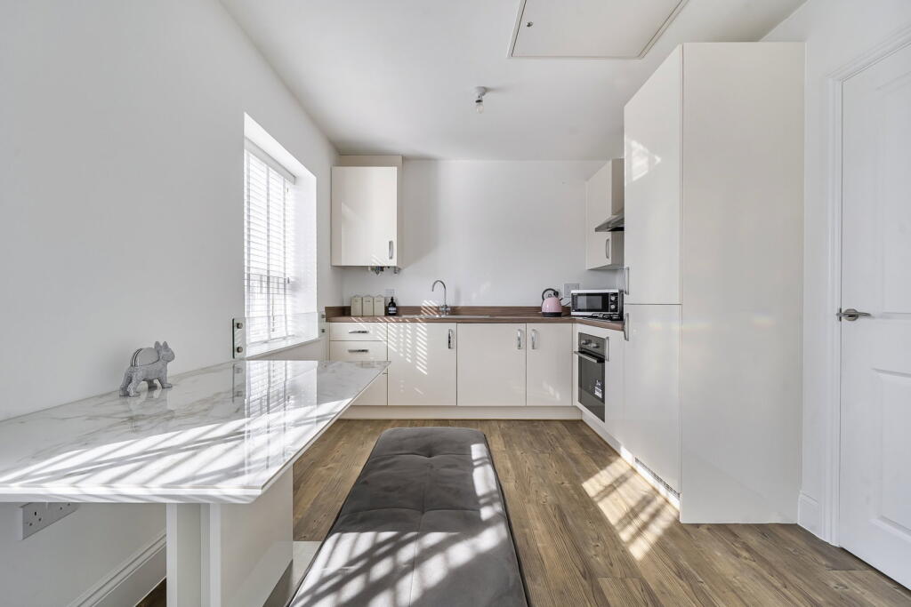 Apartment in Southampton - More