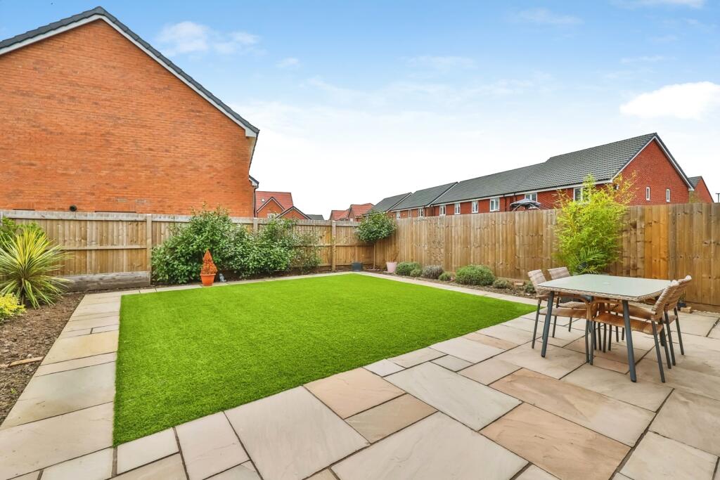 House in Ashfield, Hucknall - View 4