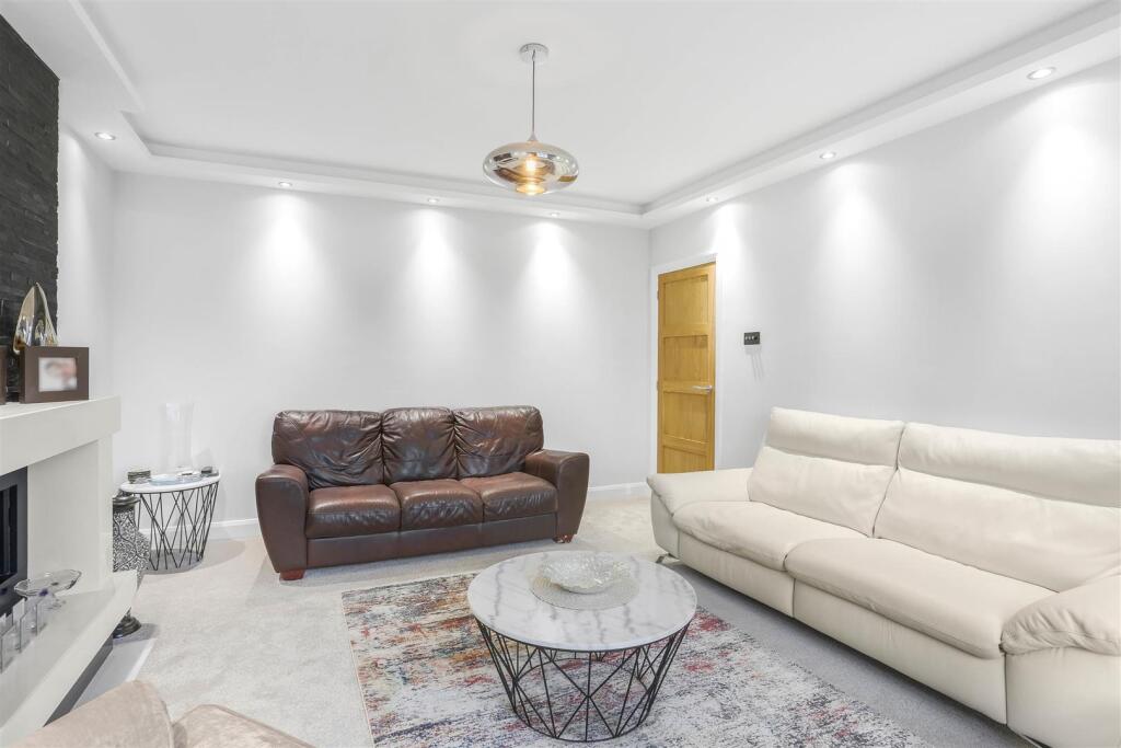 Northey Avenue, South Cheam - More