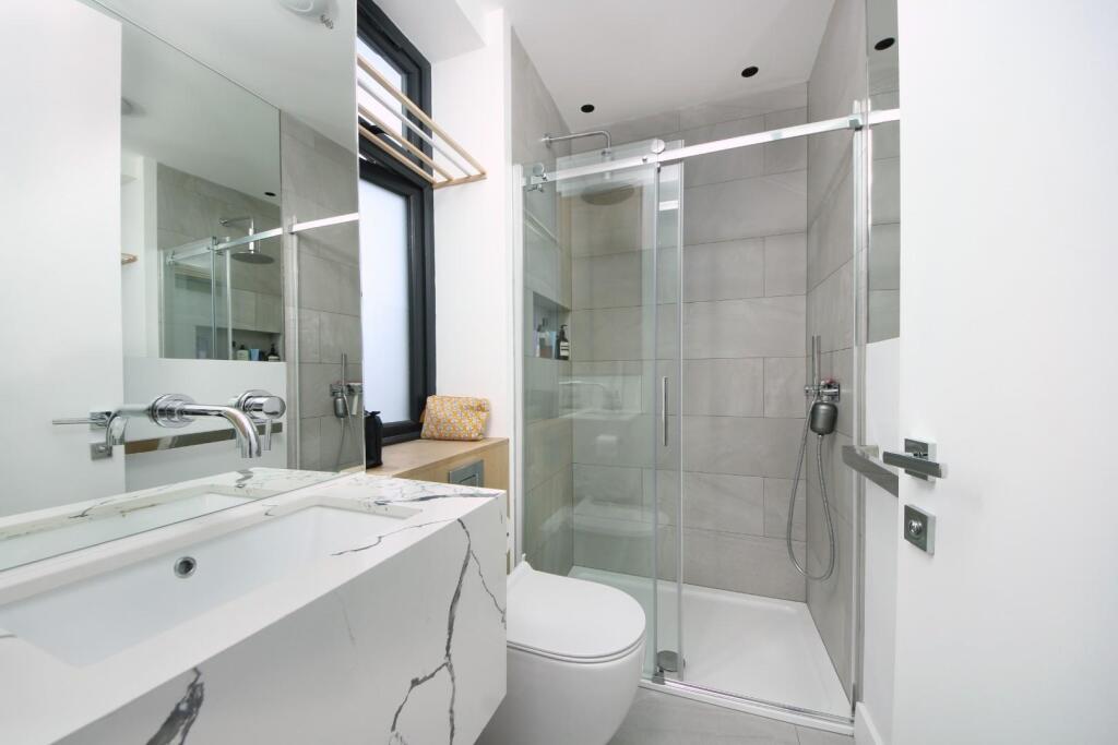Apartment in London - More