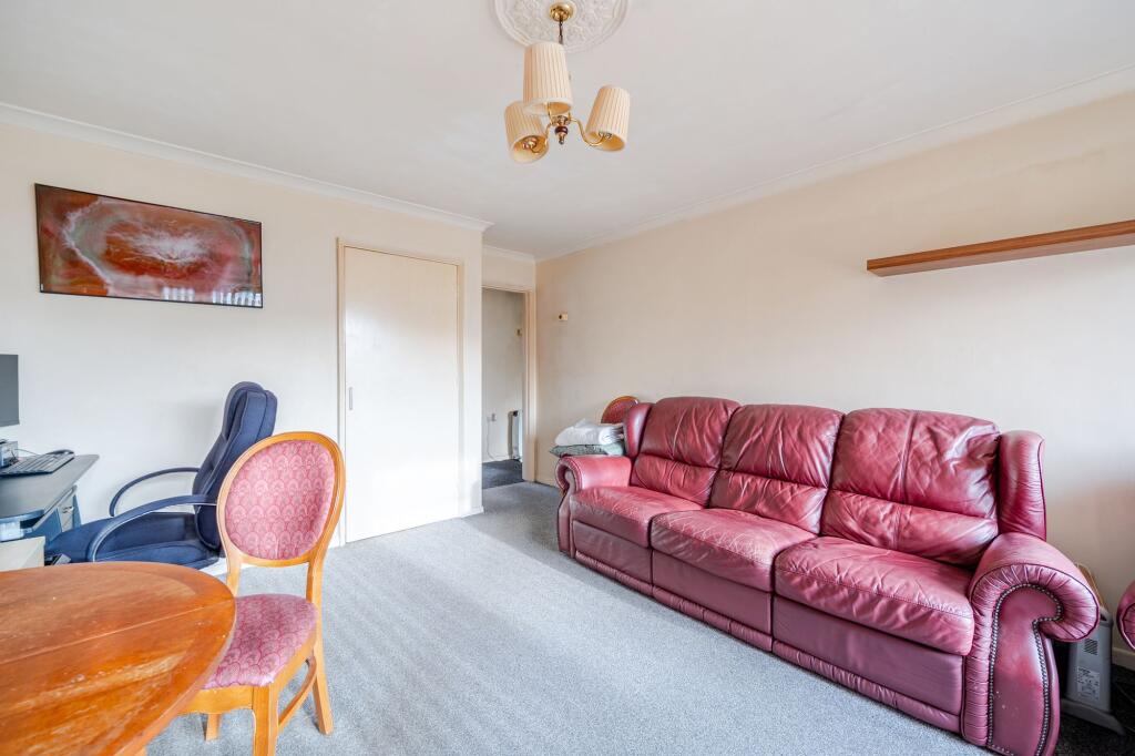 Apartment in Mole Valley, Lower Ashtead - View 3