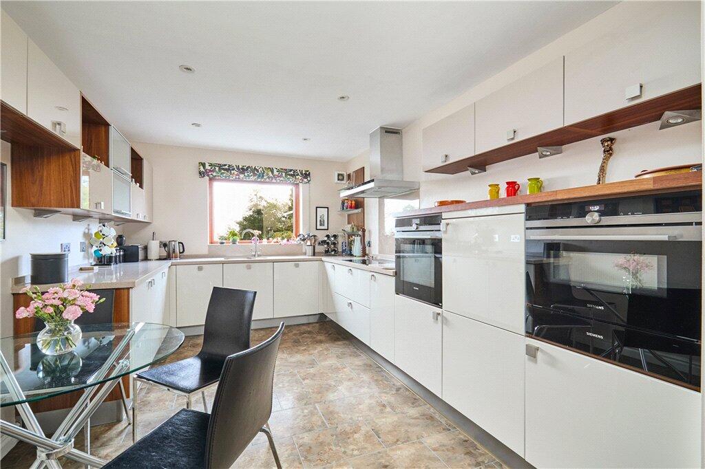 House in Bradford, Ilkley - View 3