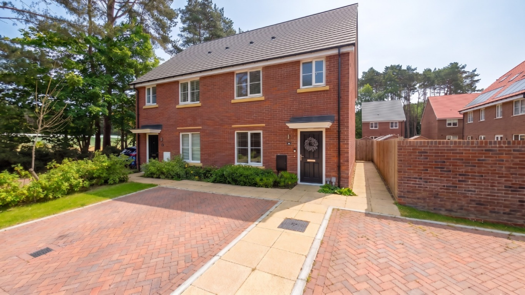 Main image of property: Beaufort Park, Wokingham, Berkshire, RG40