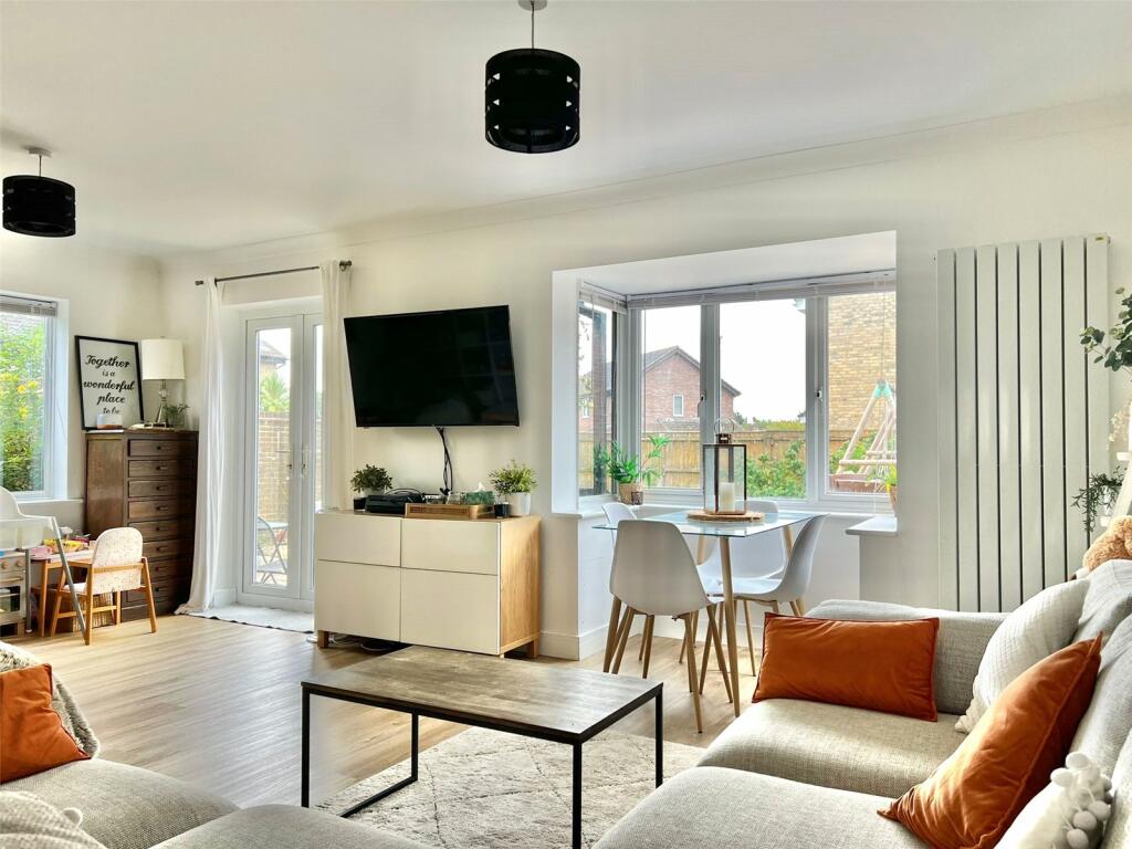 Cedar Drive, Everton, Lymington, Hampshire, SO41 photo 4