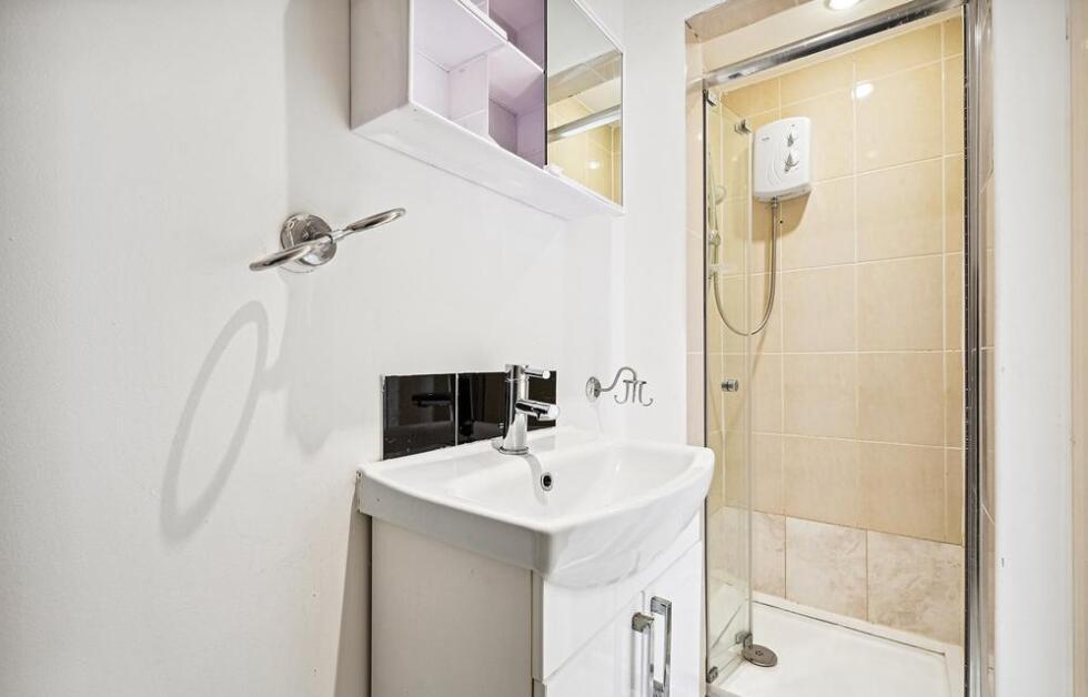 Apartment in London - View 5