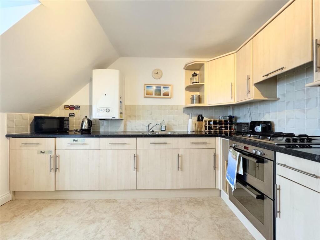 Apartment in Truro - View 3