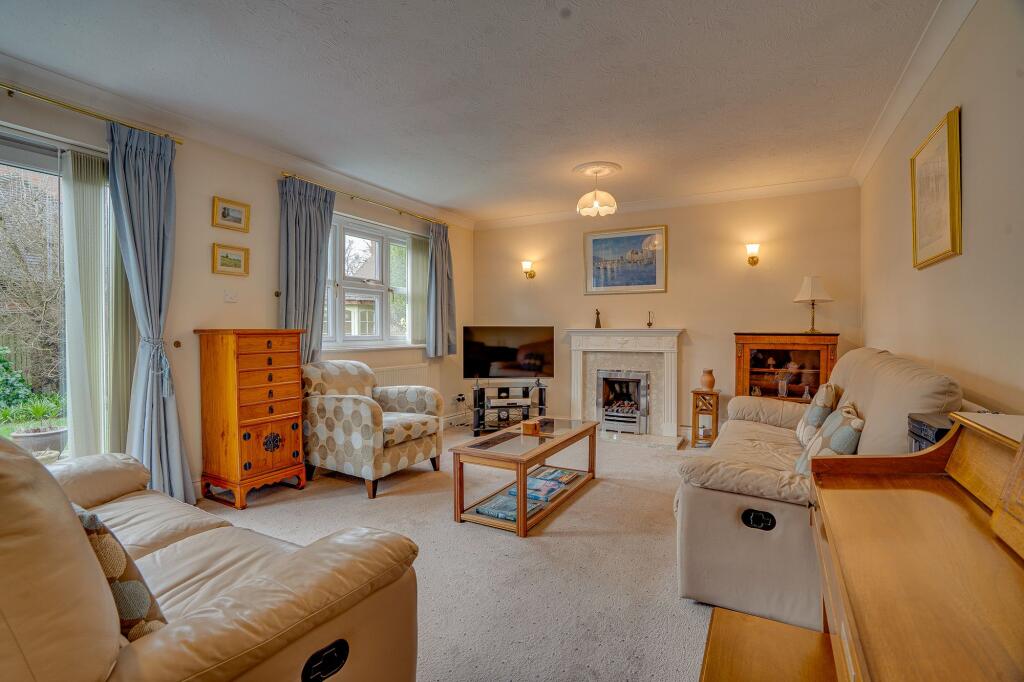 Witham Close, Valley Park, SO53 photo 4