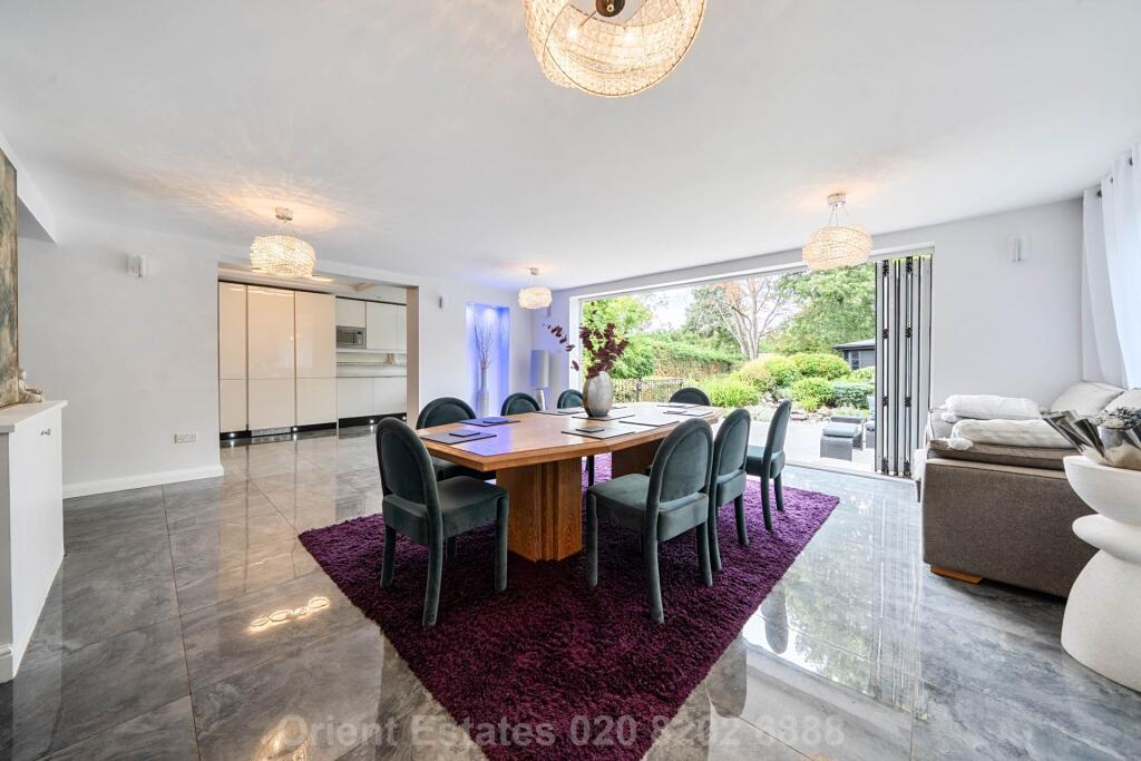 Upland Drive, Brookmans Park photo 3