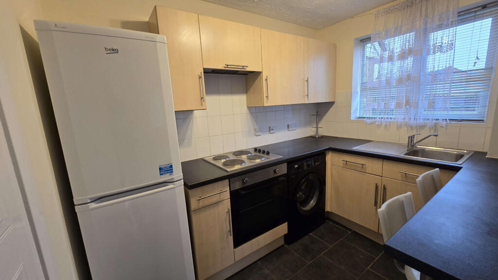 CLOSE TO AIRPORT - Bowbrookvale, Wigmore, LU2 8SY photo 4