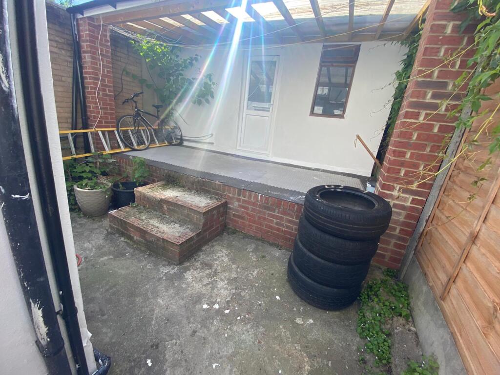 Apartment in London, Leyton - More