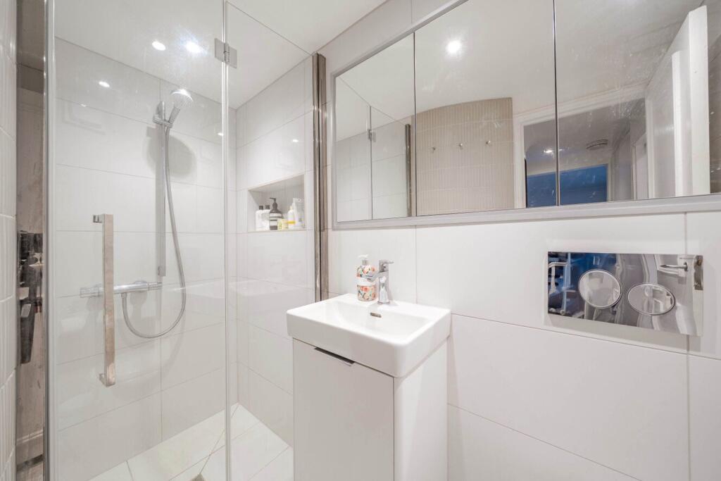 Apartment in London - View 5