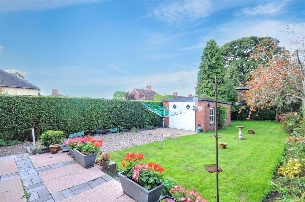 House in Stafford, Oultoncross, Stone - More