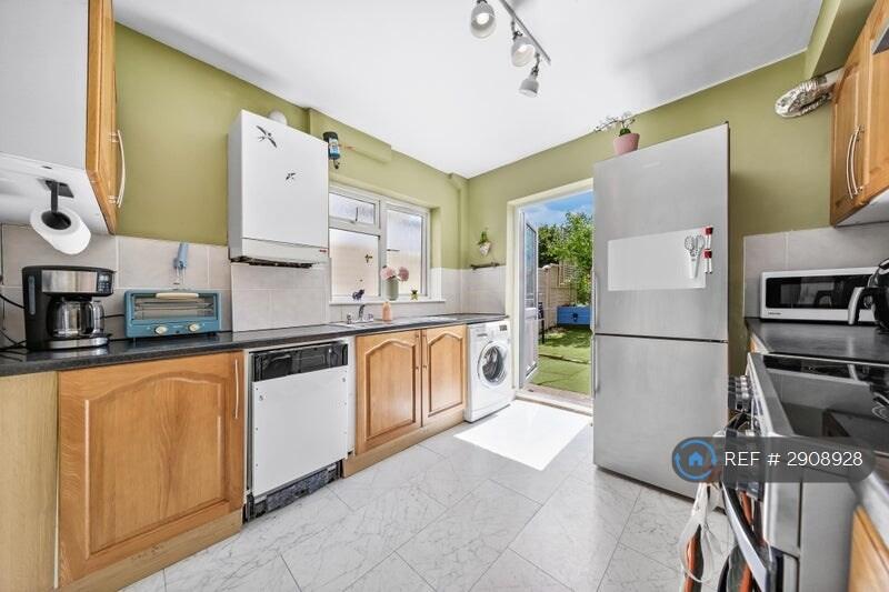 1 bedroom house share for rent
