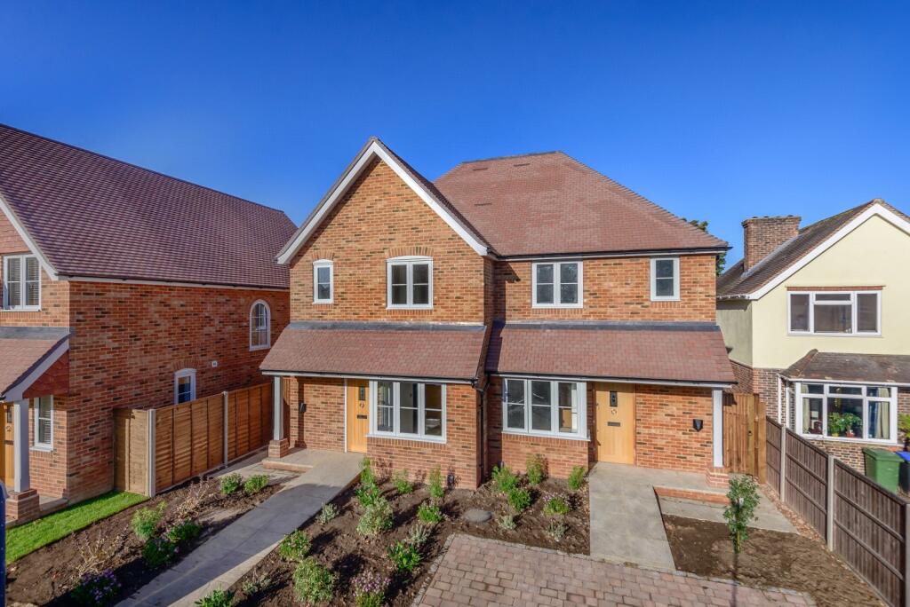 Main image of property: Beechwood Road, Knaphill, GU21