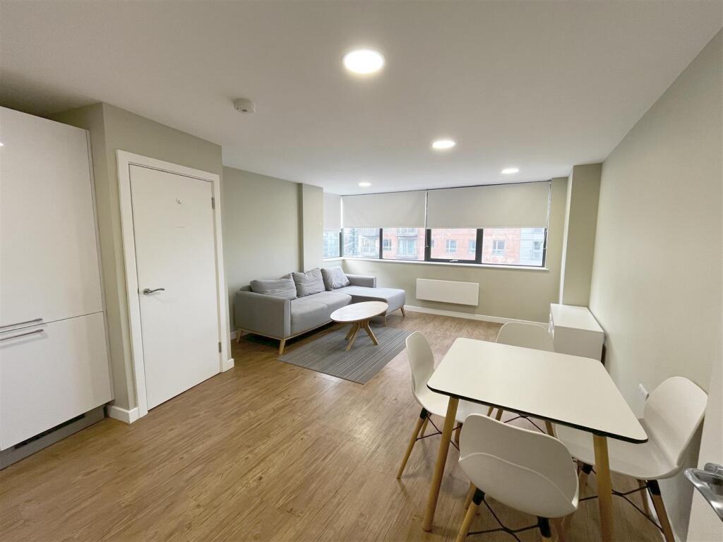 Apartment in Sheffield - View 3