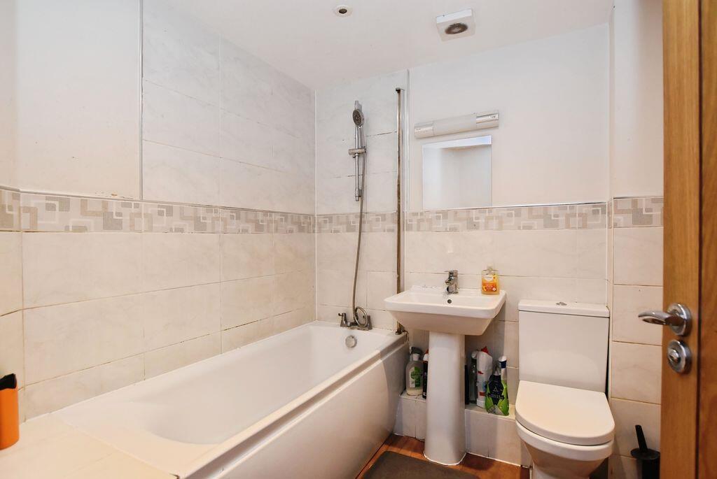 Apartment in Salisbury - More