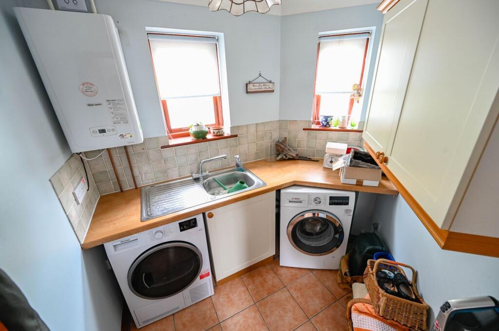 Parmiter Drive, WIMBORNE, BH21 photo 4