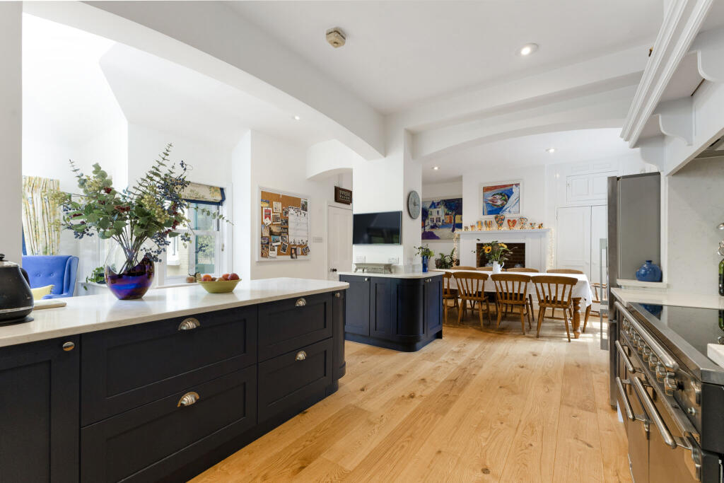 Medstead Road, Beech, GU34 - View 6