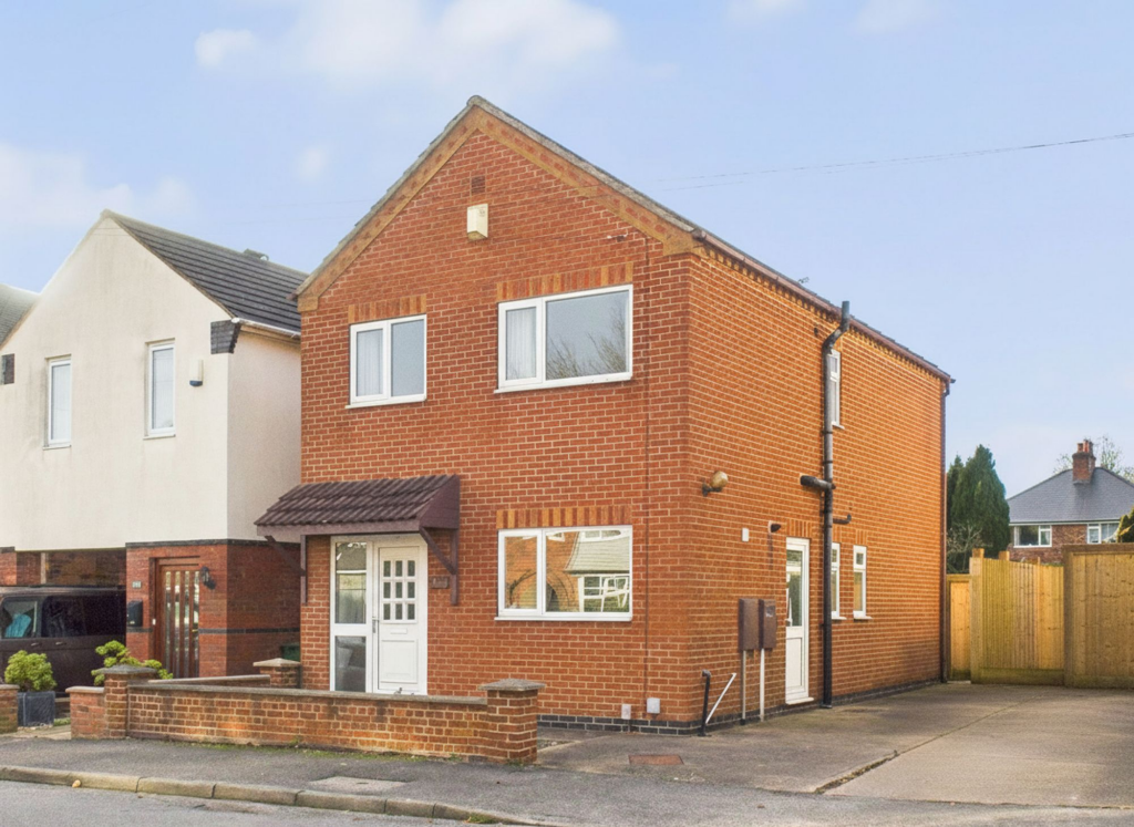 4-bed detached on Curzon Avenue, Carlton, Nottingham, £300,000