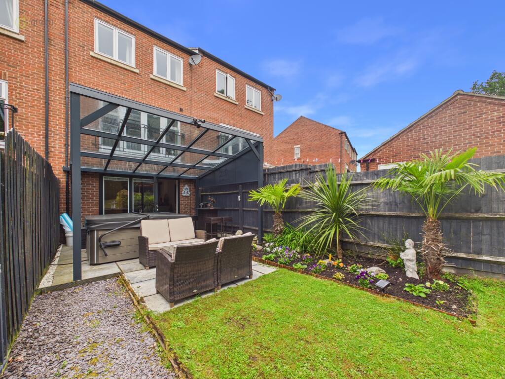 Horseshoe Crescent, Great Barr, B43 photo 2