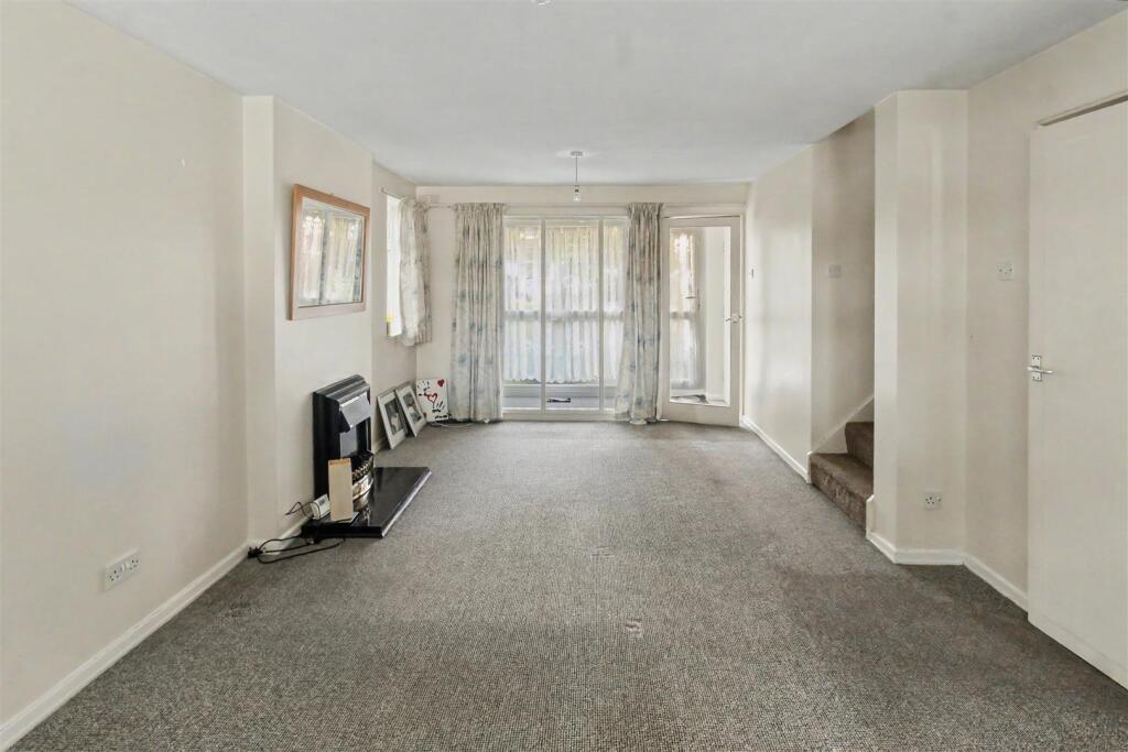 House in Nottingham, Bramcote - View 3