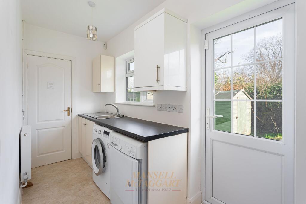 House in East Grinstead, Ashplats - View 5