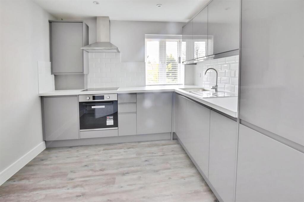 Apartment in Watford - View 4