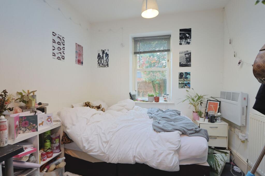 5 bedroom flat for rent