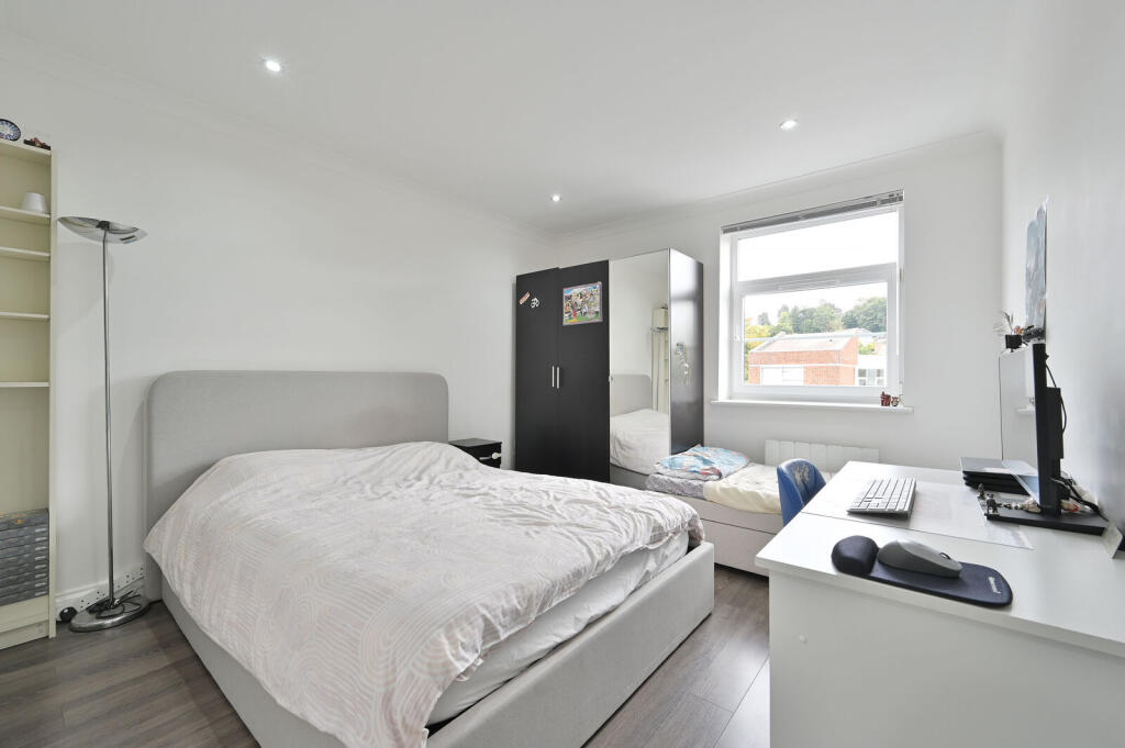 Apartment in London - More
