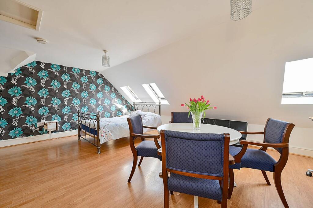 Main image of property: Chatsworth Gardens, Acton, London, W3