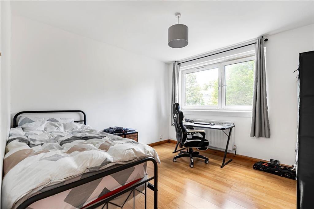 Ellisfield Drive, Putney photo 4