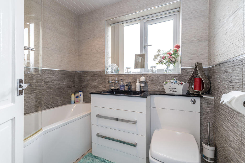 Devon Drive, Standish, WN1 2TG photo 4