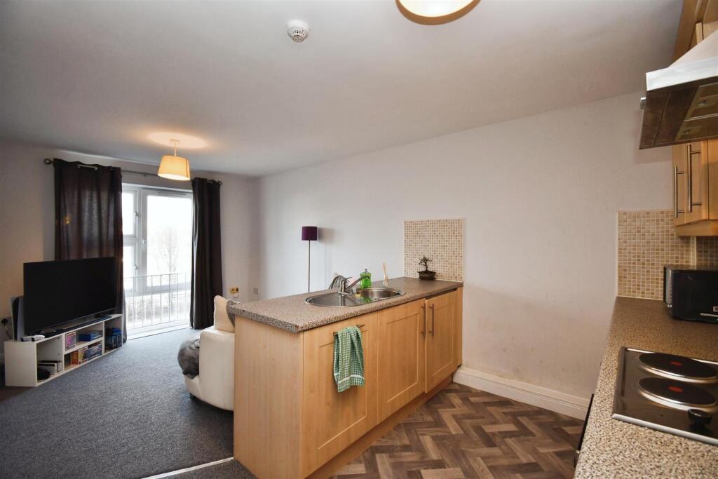 Apartment in Hull, Kingston upon Hull - View 3