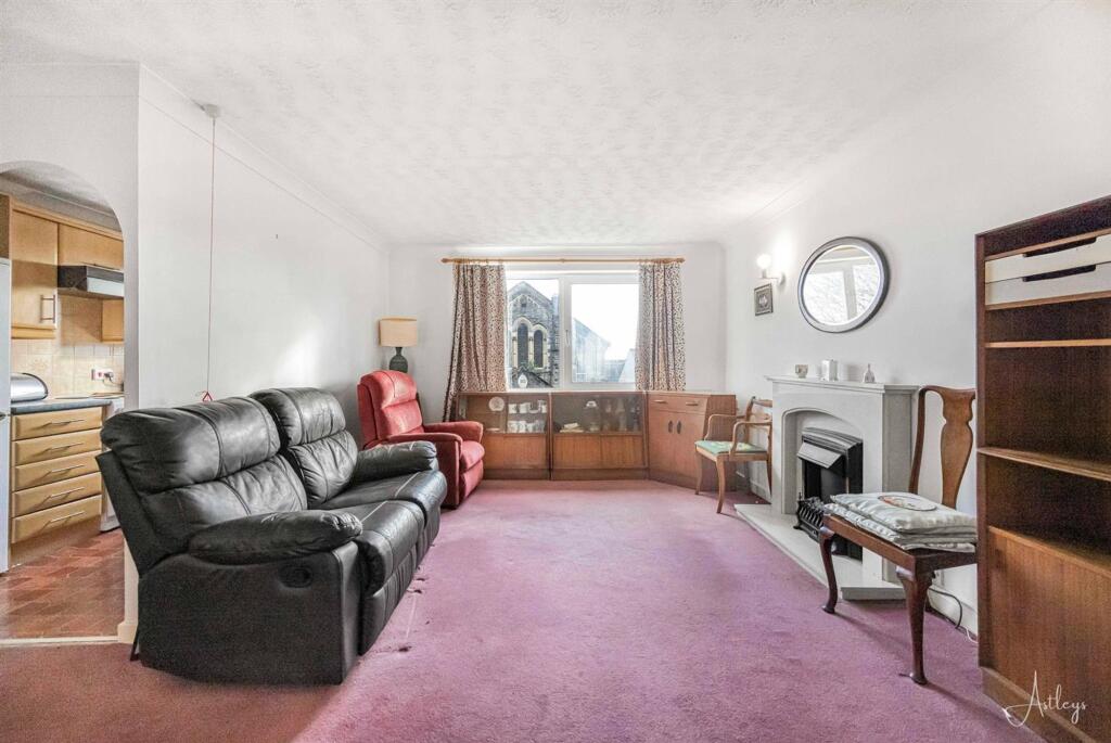 Apartment in Swansea, Castle - View 3