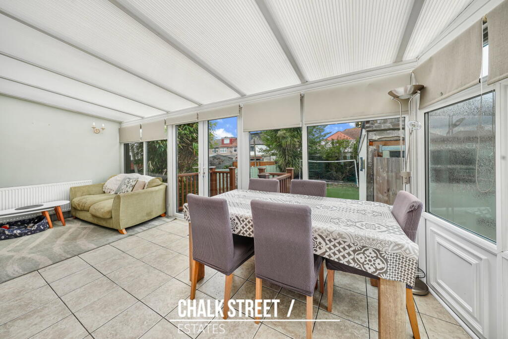 Fernbank Avenue, Hornchurch, RM12 photo 4